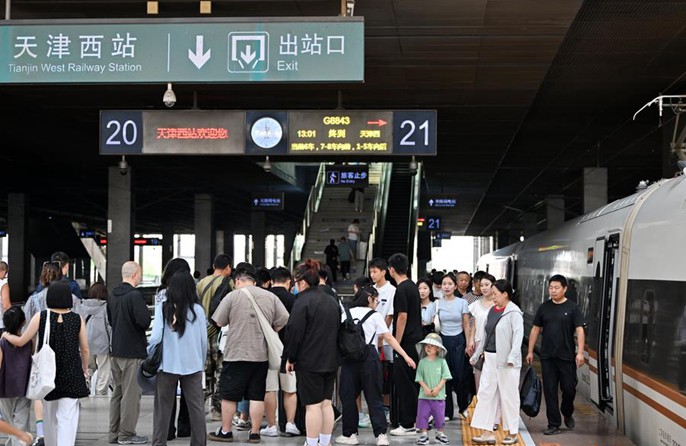 Oltre 400 milioni di viaggi passeggeri ferroviari registrati in Cina nel mese di luglio